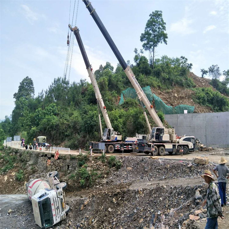 剑河汽车掉沟里叫吊车救援要多少钱